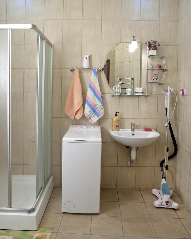 Niko Hostel Lviv Ruang foto